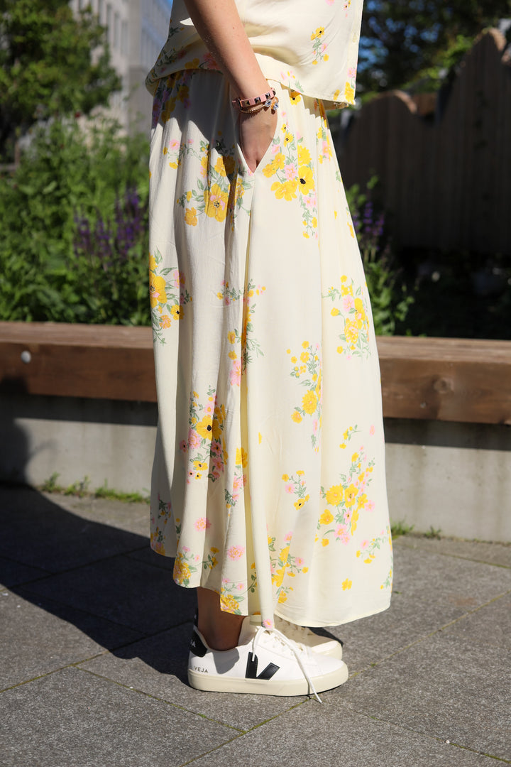 Irene HW Skirt AOP Mimosa Flower