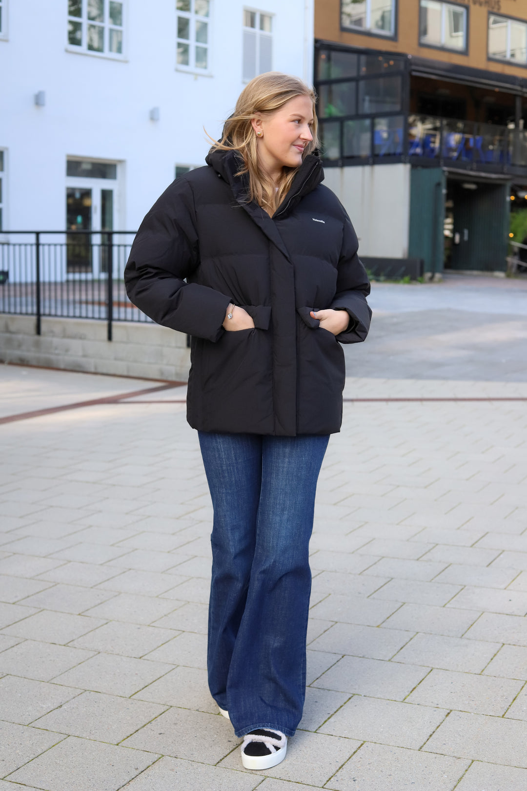 Besseggen Down Jacket Black