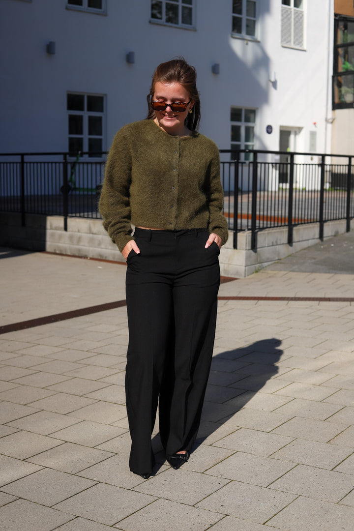 Reign Tailored Extra Wide Black