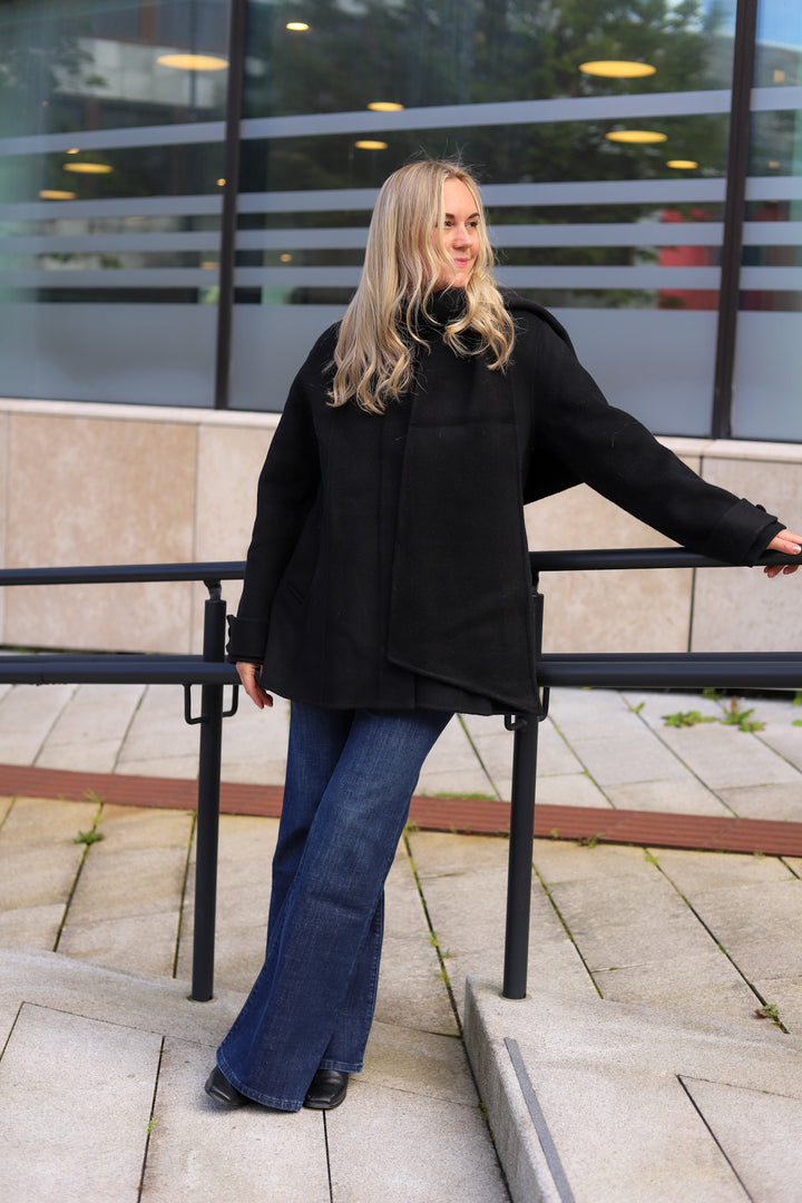 Clara Coat Black