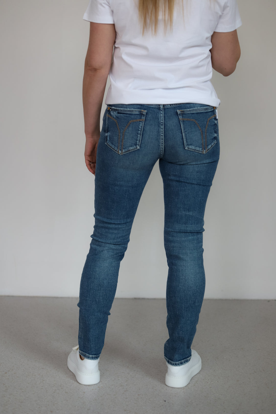JJ2950 Slim Fitted Ripped Jeans Dark Blue