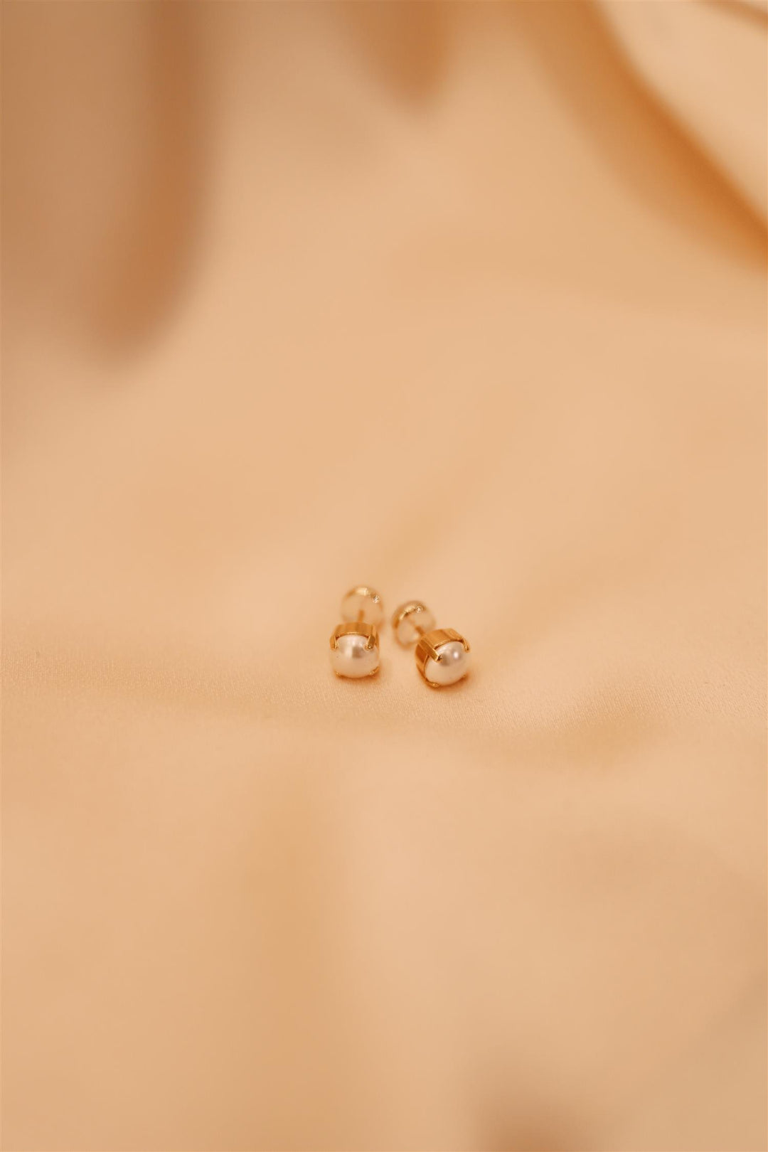 Classic Stud Earrings Gold Pearl