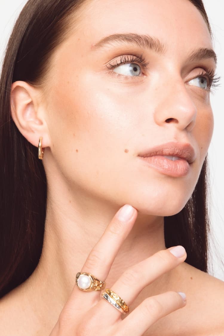The Small Triangle Earrings Gold