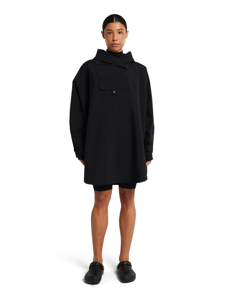 Bergen Poncho Black