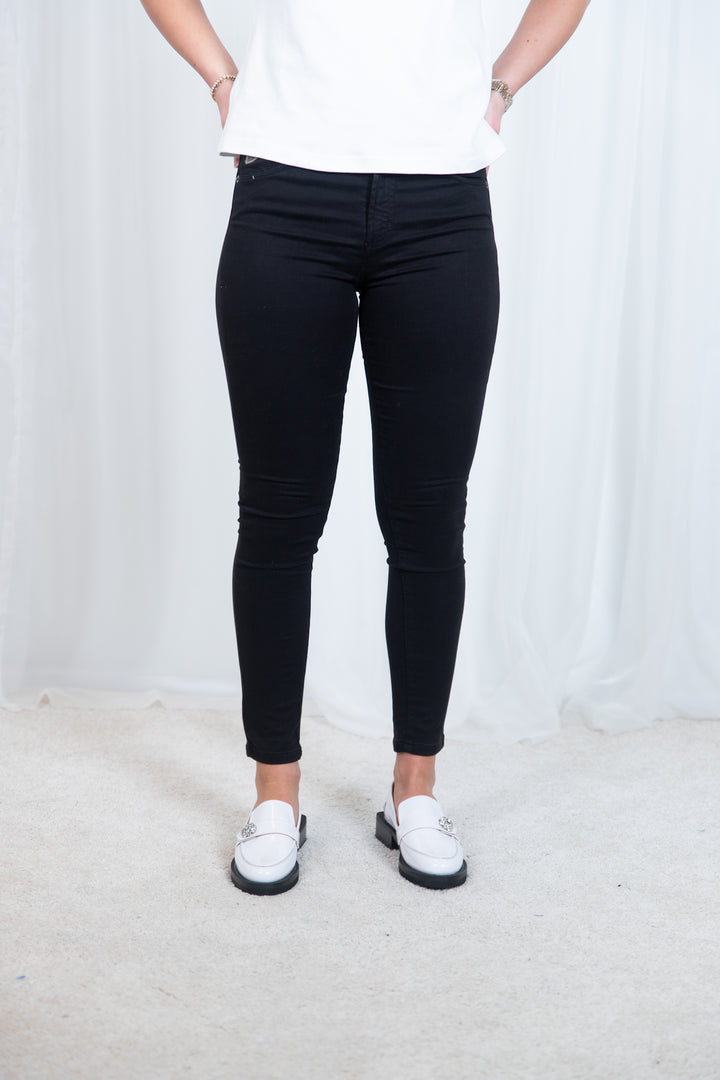 Celia Lea Soft Black